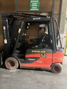 FENWICK CHARIOT ELEVATEUR TYPE E30 – 8800 HEURES ROUGE 1.379