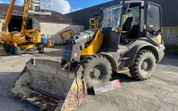 MECALAC CHARGEUSE ARTICULEE AS 700 SUR ROUES – 7,5 TONNES – 2924 HEURES – ANNEE 2020  MECAS700