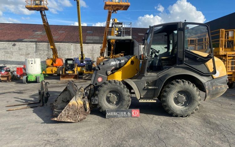 MECALAC CHARGEUSE ARTICULEE AS 700 SUR ROUES – 7,5 TONNES – 2924 HEURES – ANNEE 2020  MECAS700