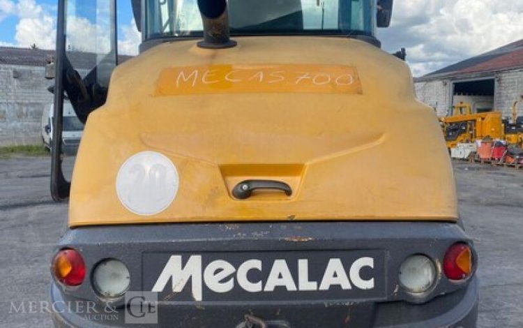 MECALAC CHARGEUSE ARTICULEE AS 700 SUR ROUES – 7,5 TONNES – 2924 HEURES – ANNEE 2020  MECAS700