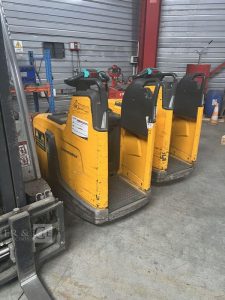 JUNGHEINRICH TRANSPALETTE ELECTRIQUE ERE 20 – 5400 HEURES JAUNE 232.933