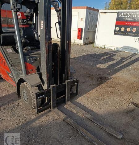 FENWICK CHARIOT ELEVATEUR FRONTAL H25T-02 – 2,5 T – GAZ – 861 H – ANNEE 2016  2337