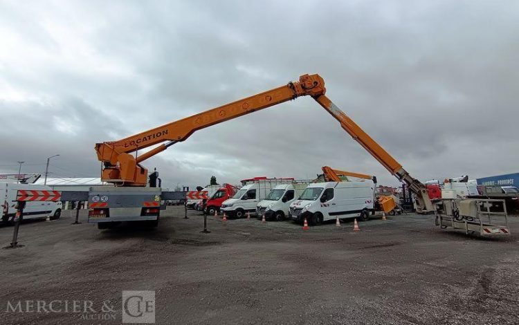 MERCEDES MERCEDES ACTROS AVEC NACELLE MULTITEL J340TA DIESEL 40M – 149769 KMS – AN 2001 BLANC 944ALY59