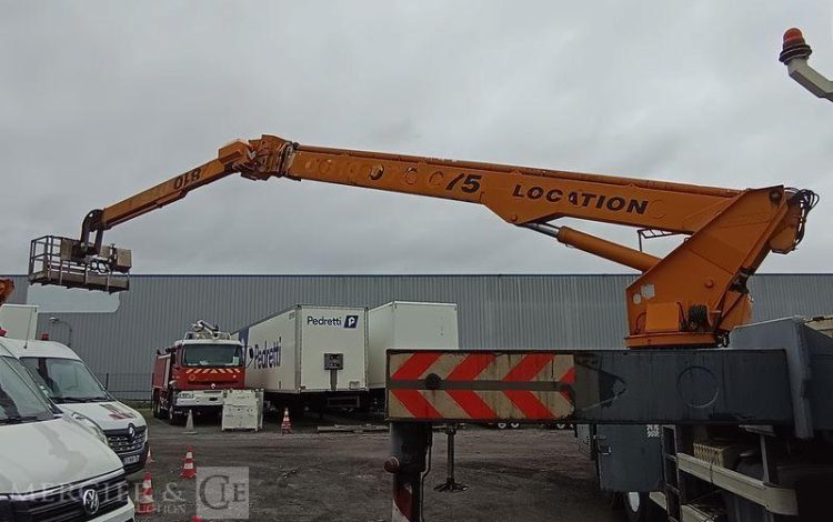 MERCEDES MERCEDES ACTROS AVEC NACELLE MULTITEL J340TA DIESEL 40M – 149769 KMS – AN 2001 BLANC 944ALY59