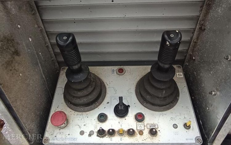 MERCEDES MERCEDES ACTROS AVEC NACELLE MULTITEL J340TA DIESEL 40M – 149769 KMS – AN 2001 BLANC 944ALY59