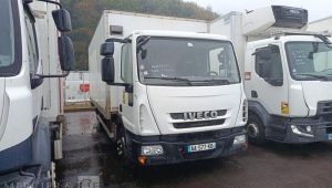 IVECO EUROCARGO 100E18  AVEC HAYON EN DESIGNATION(57) BLANC AA-577-KB
