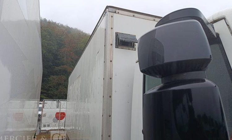 IVECO EUROCARGO 100E18  AVEC HAYON EN DESIGNATION(57) BLANC AA-577-KB