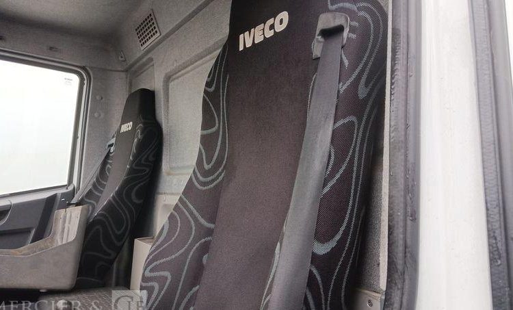 IVECO EUROCARGO 100E18  AVEC HAYON EN DESIGNATION(57) BLANC AA-577-KB