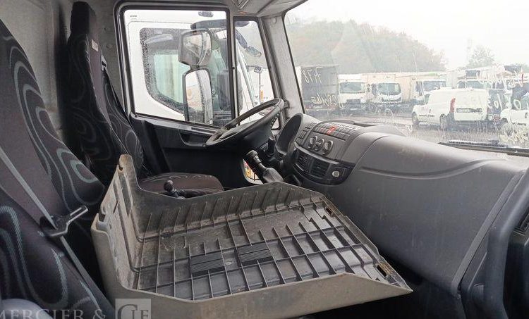 IVECO EUROCARGO 100E18  AVEC HAYON EN DESIGNATION(57) BLANC AA-577-KB