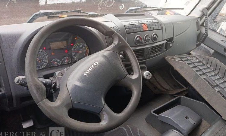 IVECO EUROCARGO 100E18  AVEC HAYON EN DESIGNATION(57) BLANC AA-577-KB