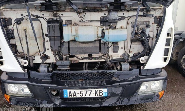 IVECO EUROCARGO 100E18  AVEC HAYON EN DESIGNATION(57) BLANC AA-577-KB