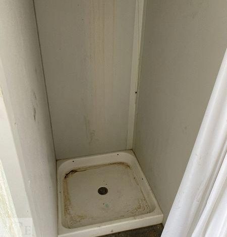 BODARD BUNGALOW SANITAIRE AVEC PASSAGE DE FOURCHES – EQUIPE DOUCHE / AUGE ET WC BLANC BU1010077