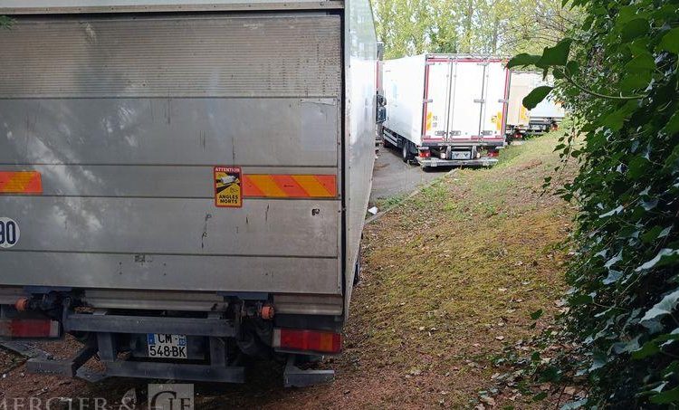 IVECO 140E18 E5 HAYON – EN DESIGNATION(93)  CM-548-BK