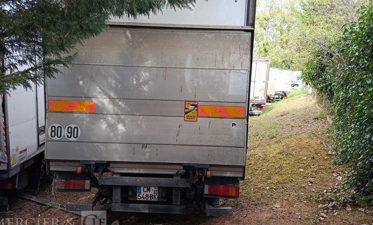 IVECO 140E18 E5 HAYON – EN DESIGNATION(93)  CM-548-BK
