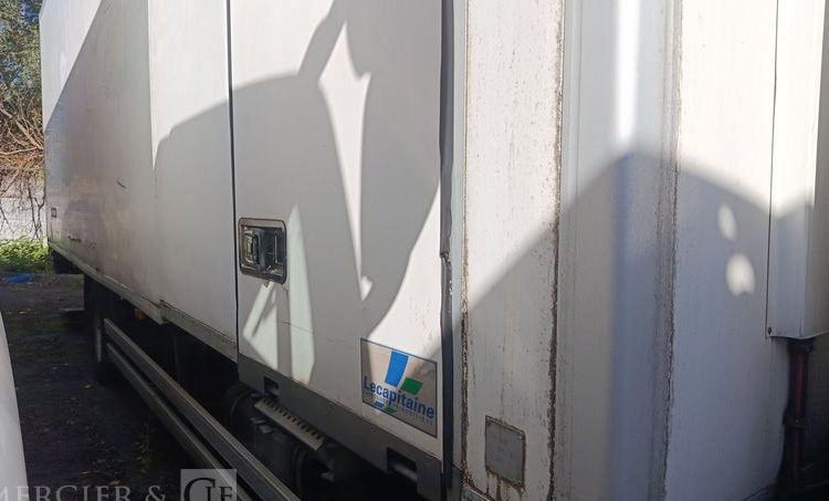 RENAULT 220 DXI FRIGO/HAYON- EN DESIGNATION(93)  CR-388-AZ
