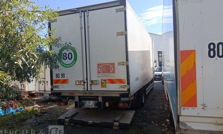 RENAULT 220 DXI FRIGO/HAYON- EN DESIGNATION(93)  CR-388-AZ