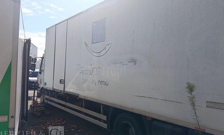 RENAULT 220 DXI FRIGO/HAYON- EN DESIGNATION(93)  CR-388-AZ
