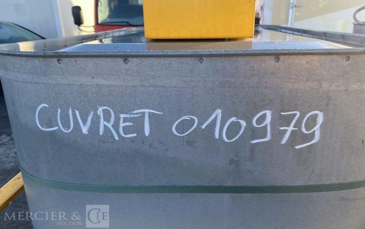 SCHUTZ LOT DE 5 CUVES A FIOUL 700 LITRES AVEC PASSAGE DE FOURCHES SUR CHARIOT ROULANT BLANC CUV010979
