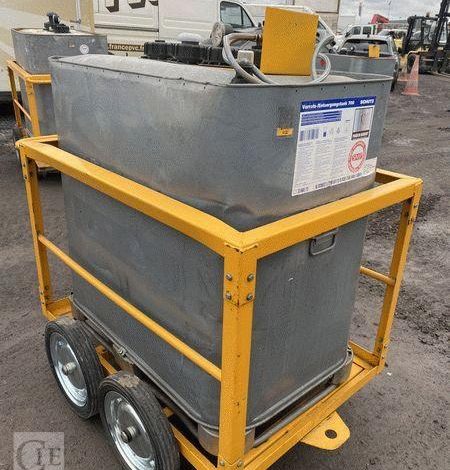 SCHUTZ LOT DE 3 CUVES A FIOUL 700 LITRES AVEC PASSAGE DE FOURCHES SUR CHARIOT ROULANT BLANC CUV011011
