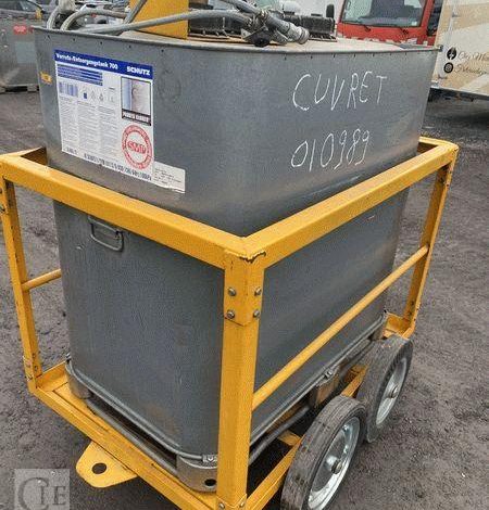SCHUTZ LOT DE 3 CUVES A FIOUL 700 LITRES AVEC PASSAGE DE FOURCHES SUR CHARIOT ROULANT BLANC CUV011011