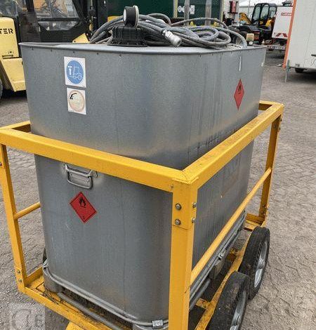 SCHUTZ LOT DE 5 CUVES A FIOUL 700 LITRES PALETTISABLE SUR CHARIOT ROULANT BLANC CUV011227