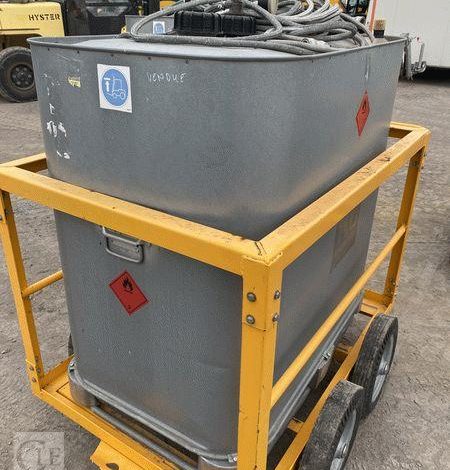 SCHUTZ LOT DE 5 CUVES A FIOUL 700 LITRES PALETTISABLE SUR CHARIOT ROULANT BLANC CUV011227