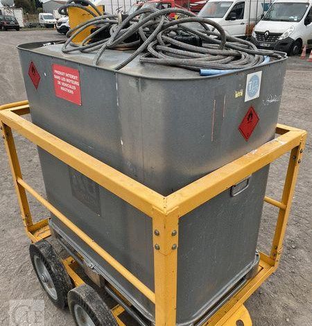 SCHUTZ LOT DE 5 CUVES A FIOUL 700 LITRES PALETTISABLE SUR CHARIOT ROULANT BLANC CUV011227