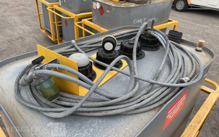 SCHUTZ LOT DE 5 CUVES A FIOUL 700 LITRES PALETTISABLE SUR CHARIOT ROULANT BLANC CUV011345