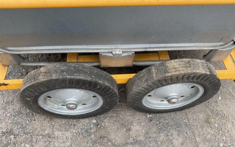 SCHUTZ LOT DE 5 CUVES A FIOUL 700 LITRES PALETTISABLE SUR CHARIOT ROULANT BLANC CUV011345
