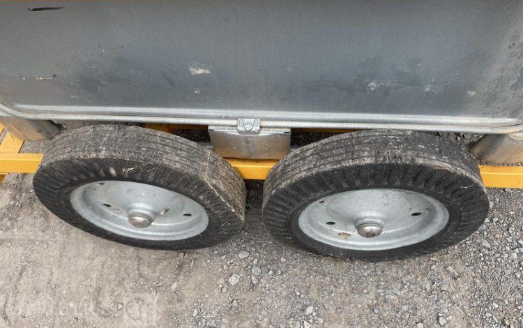 SCHUTZ LOT DE 5 CUVES A FIOUL 700 LITRES PALETTISABLE SUR CHARIOT ROULANT BLANC CUV011345