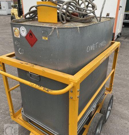 SCHUTZ LOT DE 5 CUVES A FIOUL 700 LITRES PALETTISABLE SUR CHARIOT ROULANT BLANC CUV011345