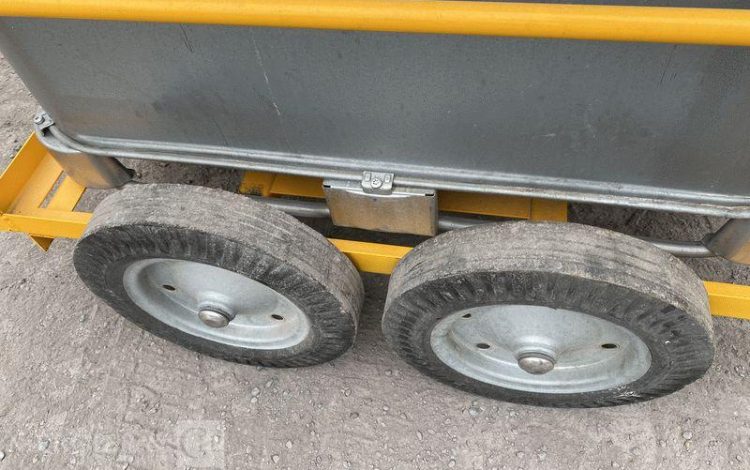 SCHUTZ LOT DE 5 CUVES A FIOUL 700 LITRES PALETTISABLE SUR CHARIOT ROULANT BLANC CUV011345