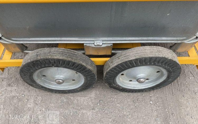 SCHUTZ LOT DE 5 CUVES A FIOUL 700 LITRES PALETTISABLE SUR CHARIOT ROULANT BLANC CUV011345