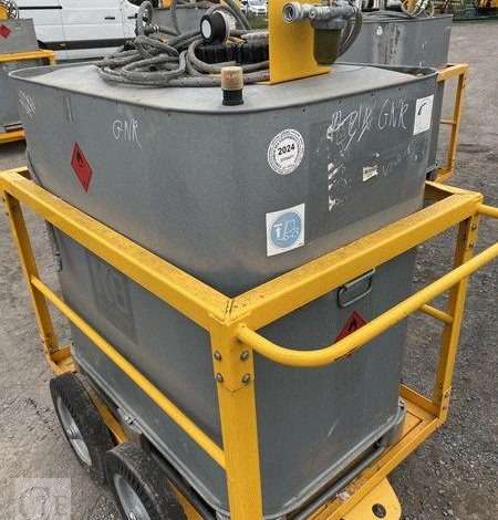 SCHUTZ LOT DE 5 CUVES A FIOUL 700 LITRES PALETTISABLE SUR CHARIOT ROULANT BLANC CUV011345