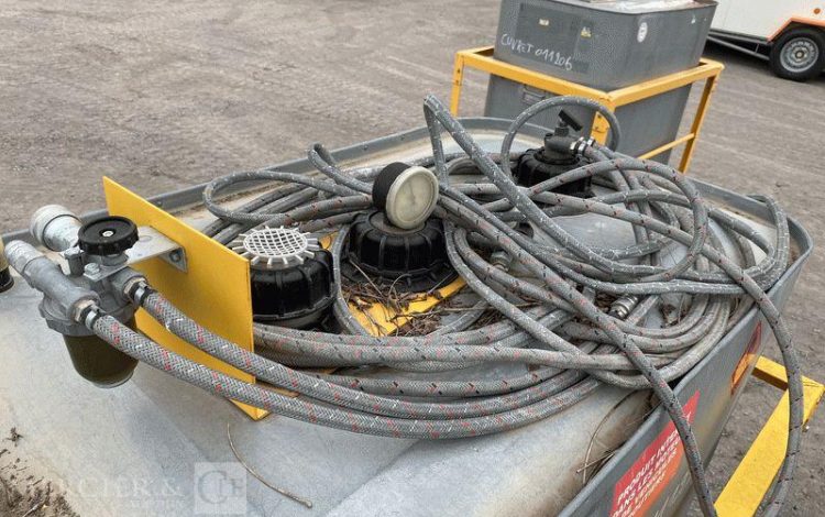 SCHUTZ LOT DE 5 CUVES A FIOUL 700 LITRES PALETTISABLE SUR CHARIOT ROULANT BLANC CUV011345