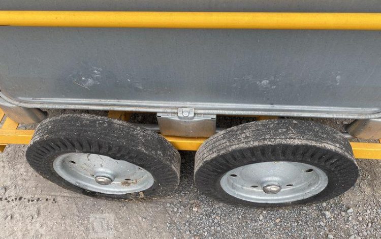 SCHUTZ LOT DE 5 CUVES A FIOUL 700 LITRES PALETTISABLE SUR CHARIOT ROULANT BLANC CUV011345