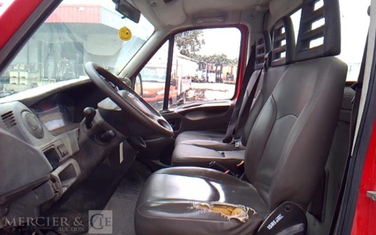 IVECO 35C13 BENNE SIMPLE CABINE COFFRE ROUGE CW-125-WS