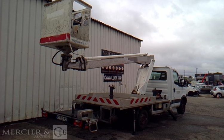 IVECO 35S11 NACELLE SUR VL 160 ALU/DS – 16M – 5590H – BLANC CX-532-MC