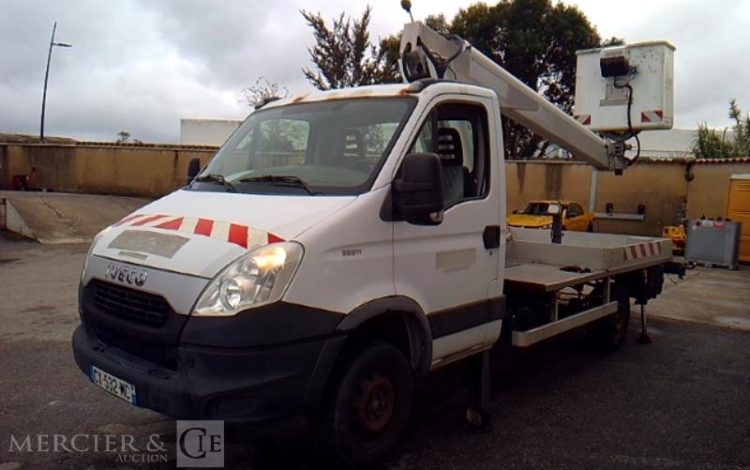 IVECO 35S11 NACELLE SUR VL 160 ALU/DS – 16M – 5590H – BLANC CX-532-MC