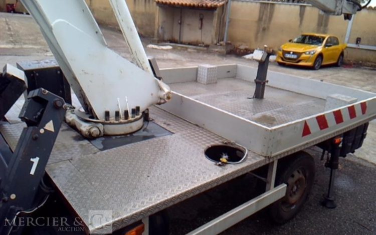 IVECO 35S11 NACELLE SUR VL 160 ALU/DS – 16M – 5590H – BLANC CX-532-MC