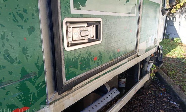 RENAULT 180DXI FRIGO/HAYON – EN DESIGNATION(93)  CZ-980-PH