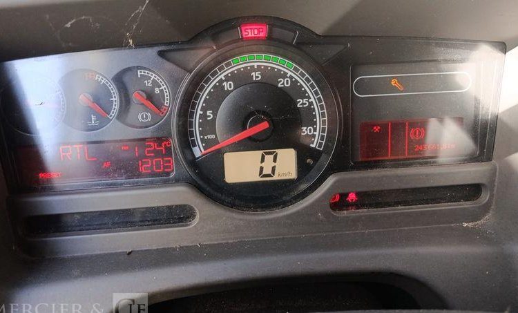 RENAULT 180DXI FRIGO/HAYON – EN DESIGNATION(93)  CZ-980-PH