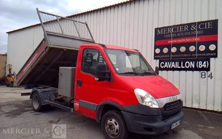IVECO 35C13 BENNE SIMPLE CABINE COFFRE ROUGE DH-396-JM