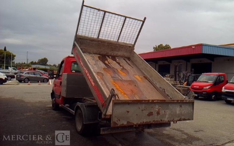 IVECO 35C13 BENNE SIMPLE CABINE COFFRE ROUGE DH-396-JM