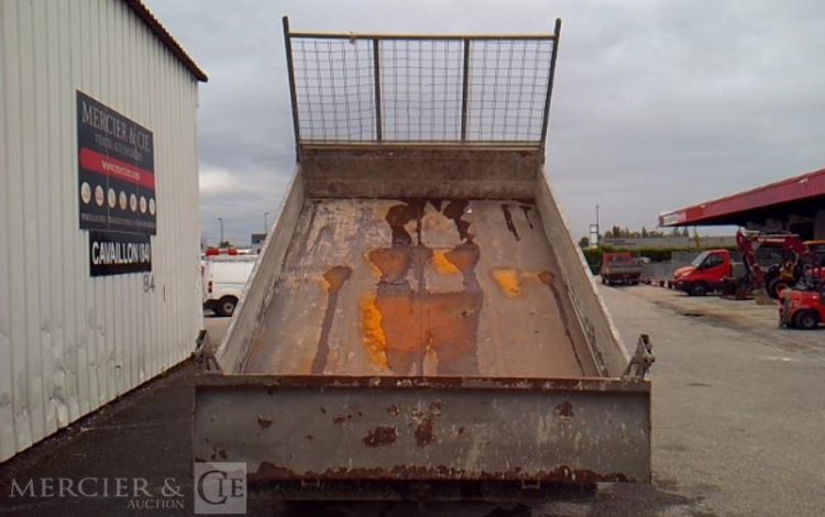 IVECO 35C13 BENNE SIMPLE CABINE COFFRE ROUGE DH-396-JM