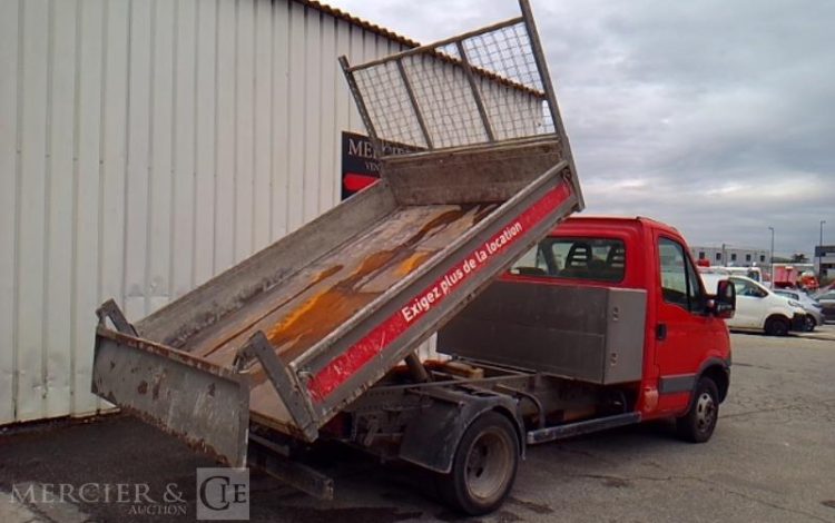IVECO 35C13 BENNE SIMPLE CABINE COFFRE ROUGE DH-396-JM