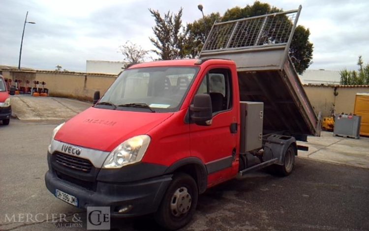 IVECO 35C13 BENNE SIMPLE CABINE COFFRE ROUGE DH-396-JM