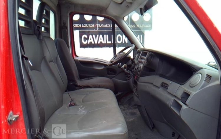 IVECO 35C13 BENNE SIMPLE CABINE COFFRE ROUGE DH-396-JM