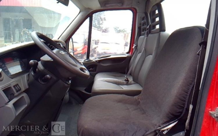 IVECO 35C13 BENNE SIMPLE CABINE COFFRE ROUGE DH-396-JM