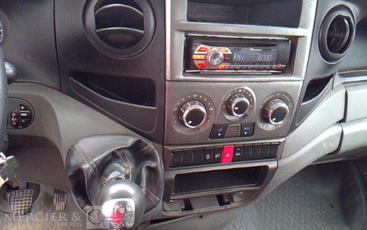 IVECO 35C13 BENNE SIMPLE CABINE COFFRE ROUGE DH-396-JM